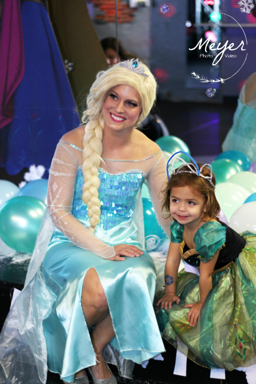 elsa with kidselsa with kids