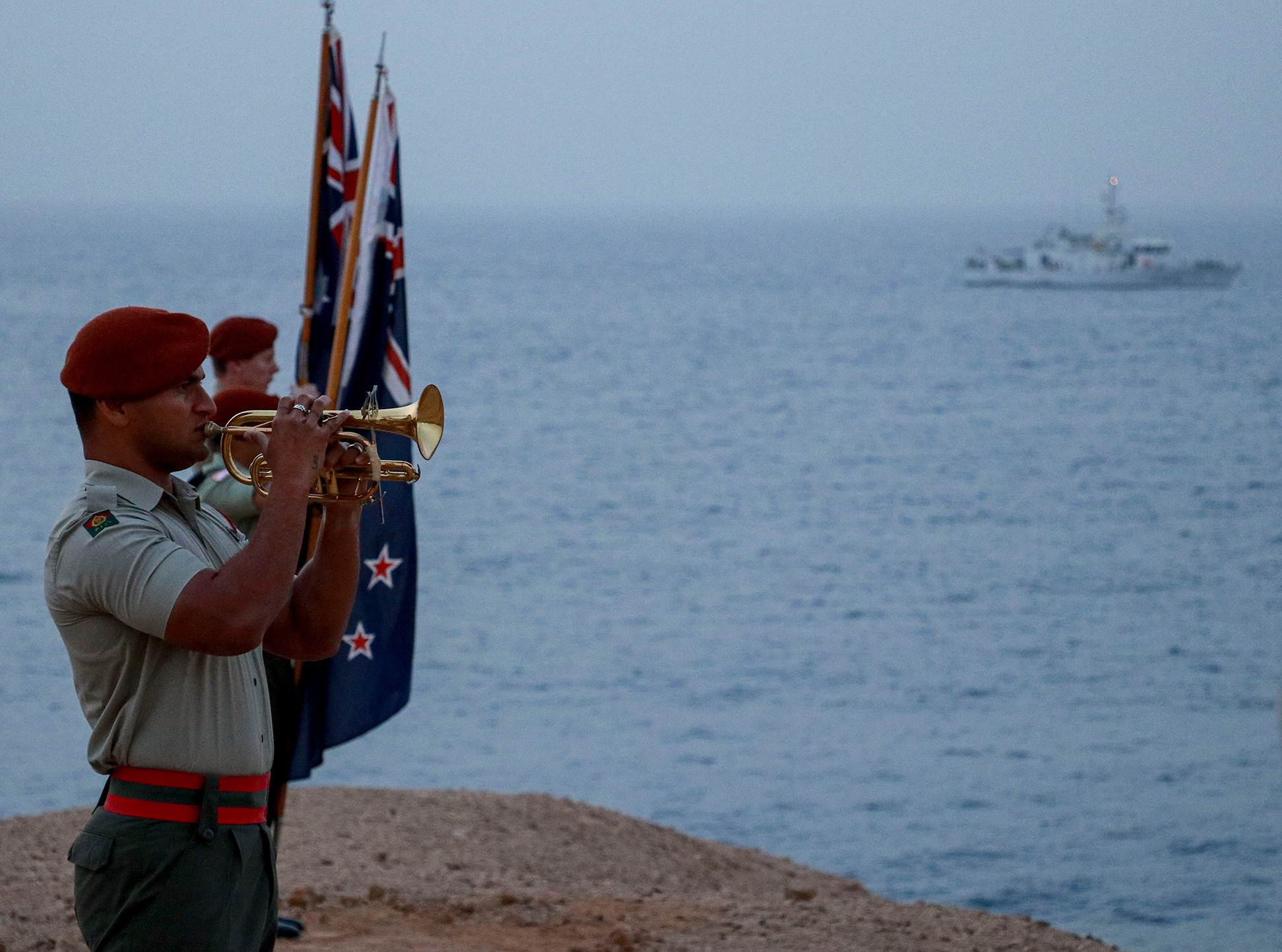 Contact Us Mfo - Ultra HD Light Patterns for Desktop