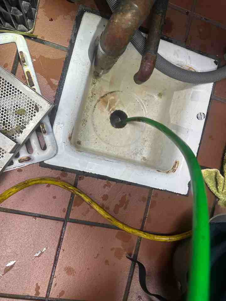 Hydro jetting equipment on the job