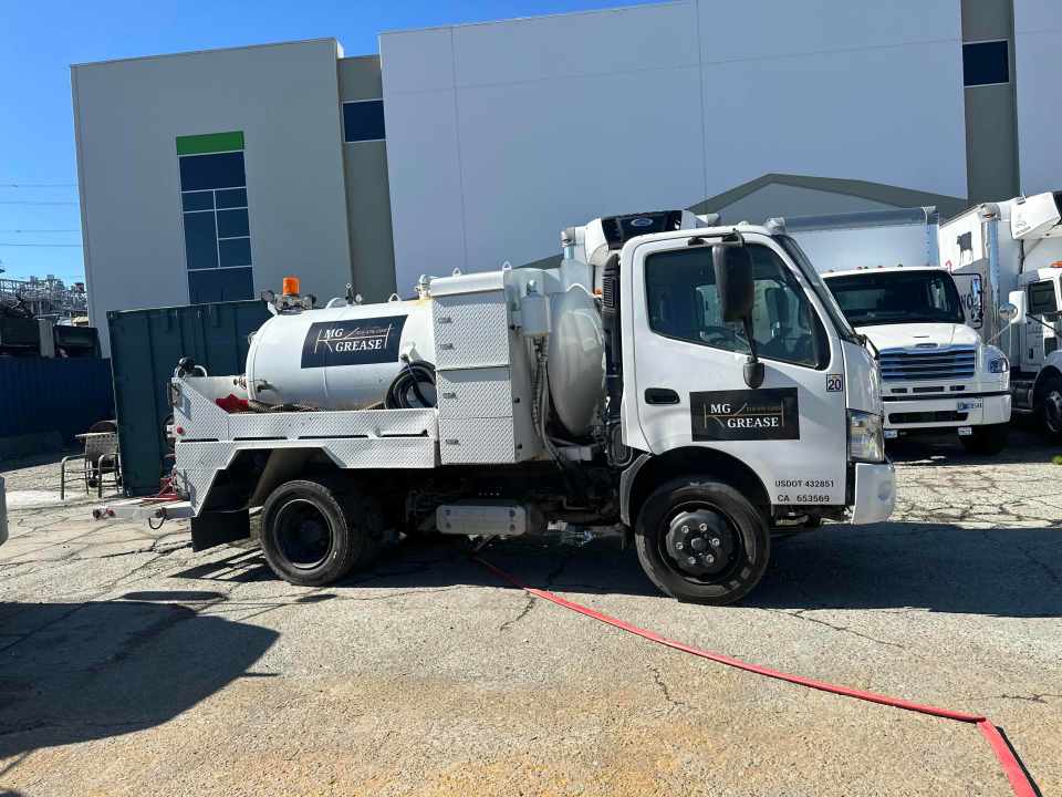 MG Grease service truck