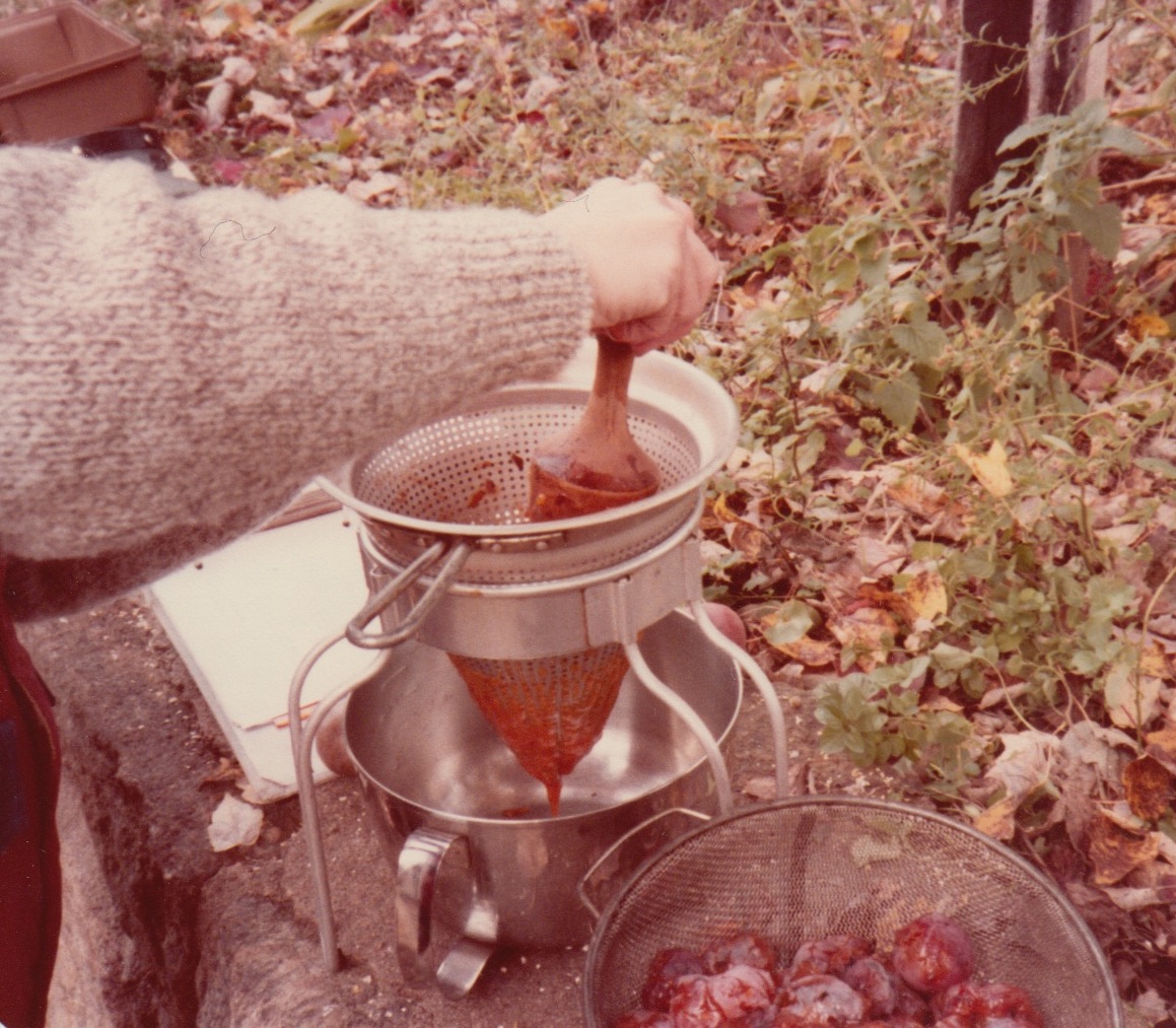 Processing pulp with a cone strainer. Photo © 1985 Bob Kline