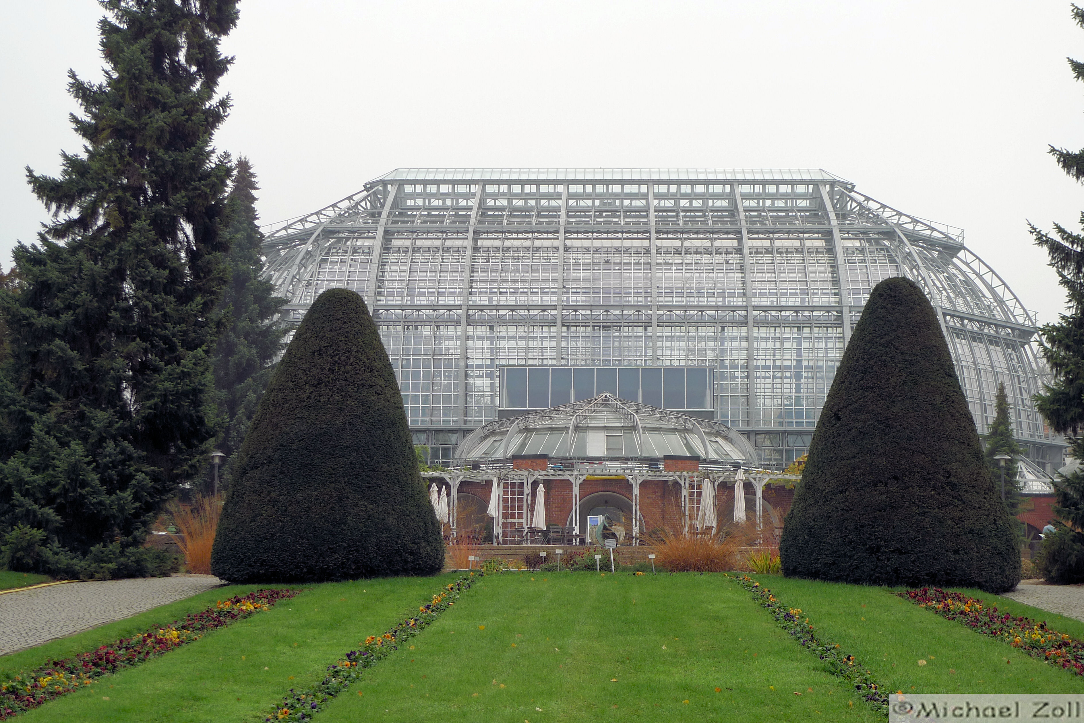 Alter Stuhl Im Geheimen Garten In Athen Stockfoto Bild Von Stuhl Athen 116946876