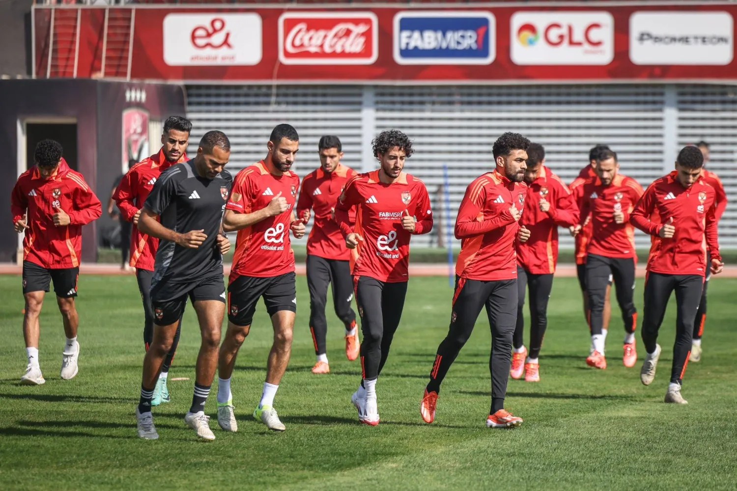 القنوات الناقلة لمباراة الأهلي واستاد أبيدجان.. التشكيل المتوقع للأحمر