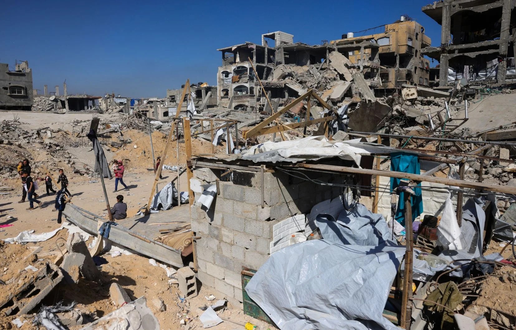 آمال سكان غزة بوقف الحرب وعودة الأمل