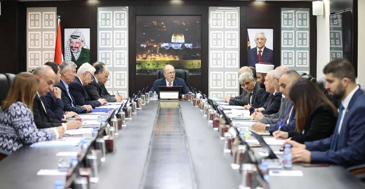 الحكومة الفلسطينية تتحرك ميدانياً ودبلوماسياً لتخفيف معاناة المواطنين
