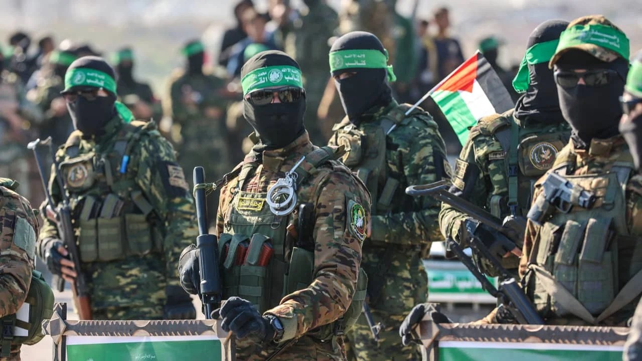استعراض القوة في ظل جوع الأطفال.. أين تتجه شرعية حماس في غزة؟