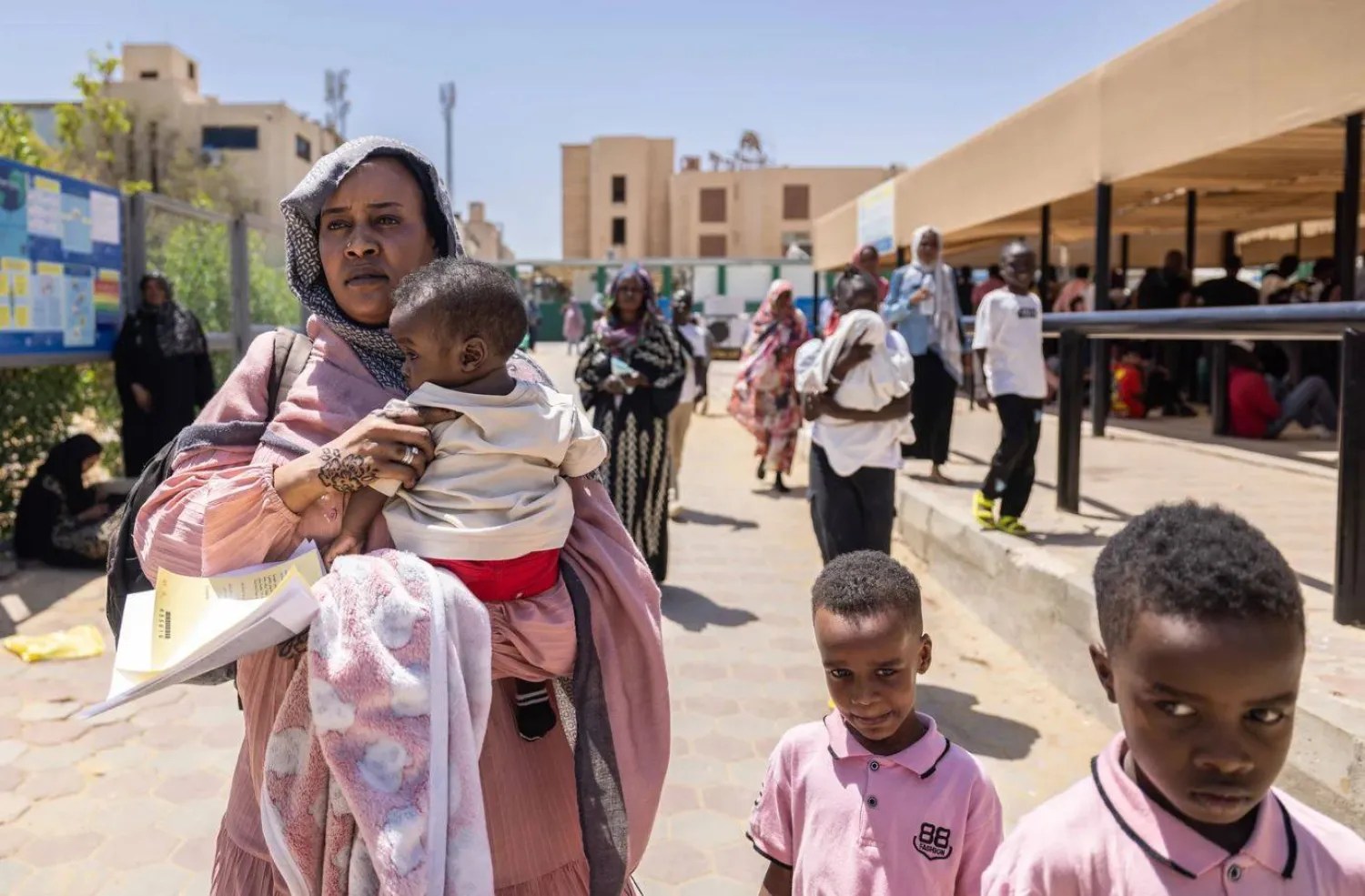 انقطاع المساعدات يهدد حياة لاجئة سودانية وأطفالها في مصر