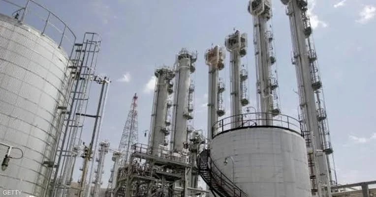 تصعيد خطير في سباق الظلال النووي: إيران تتهم إسرائيل بقصف مفاعل خنداب