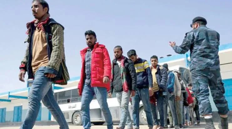 العودة من الجحيم.. أكثر من 100 ألف مهاجر غادروا ليبيا طوعاً