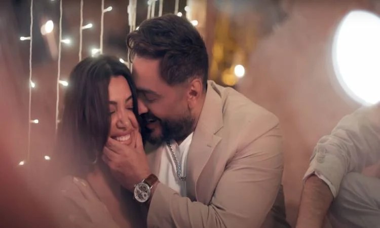 فيديو تامر حسني مع ملكة جمال الكون يثير الجدل!