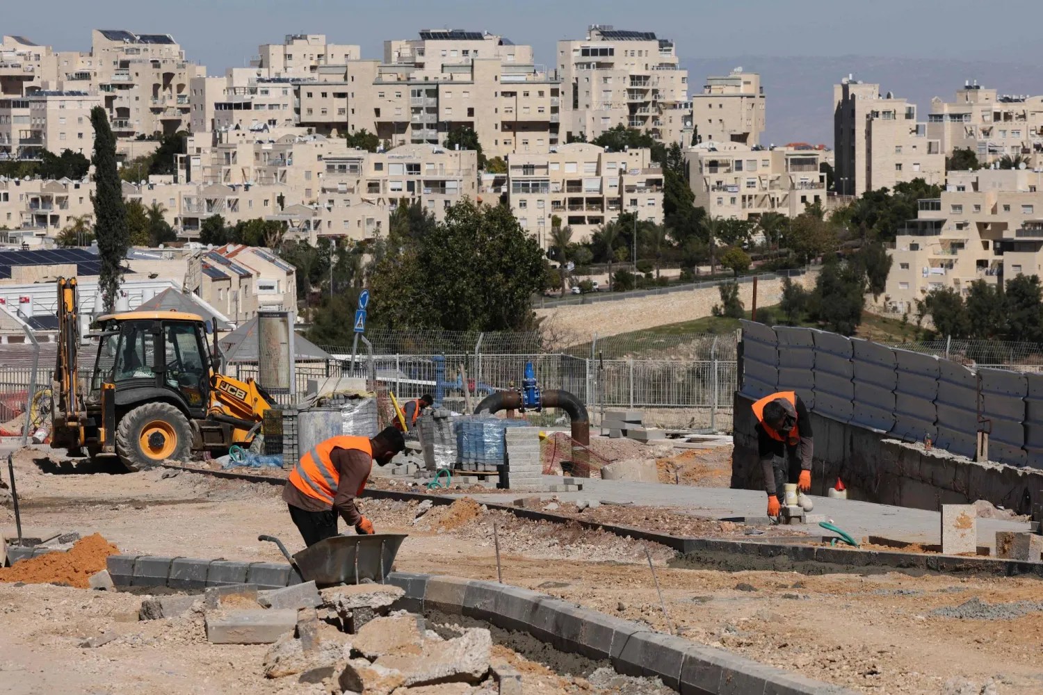 تسوية الأراضي أولوية.. كيف تخطط الحكومة الفلسطينية لمواجهة الاستيطان؟