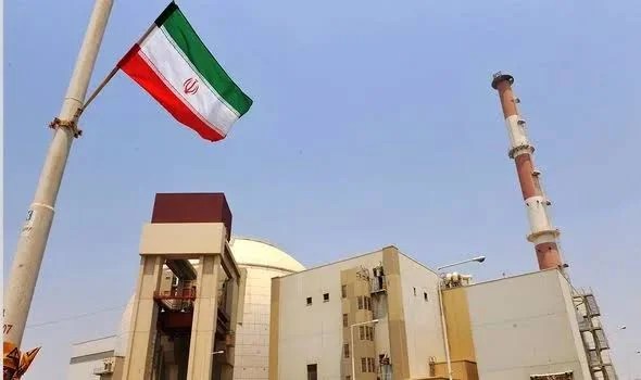 إيران تفتح نصف نافذة للتفاوض.. “نخصّب اليورانيوم إذا اقتضت الظروف” والاتفاق مؤجل