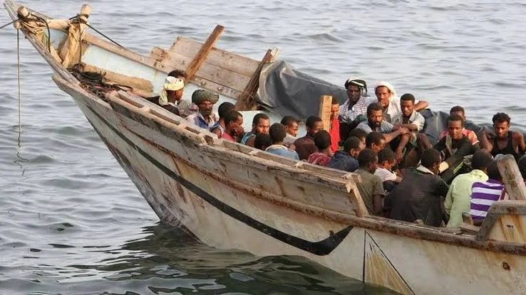 كارثة في عرض البحر.. مقتل 68 مهاجراً وفقدان العشرات قبالة سواحل اليمن
