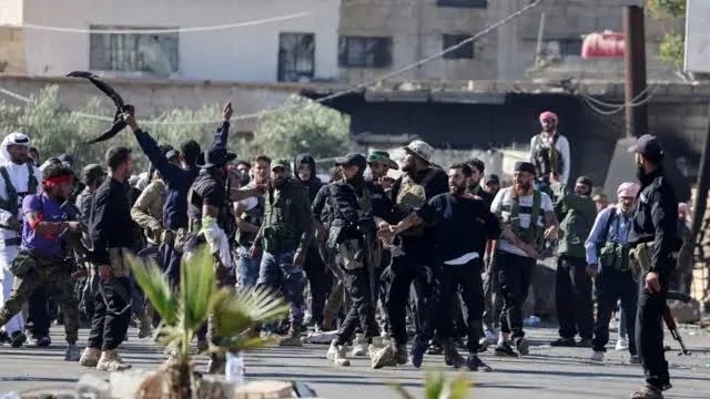 هل تنجح دعوة «براك» في وقف نزيف العنف بسوريا؟
