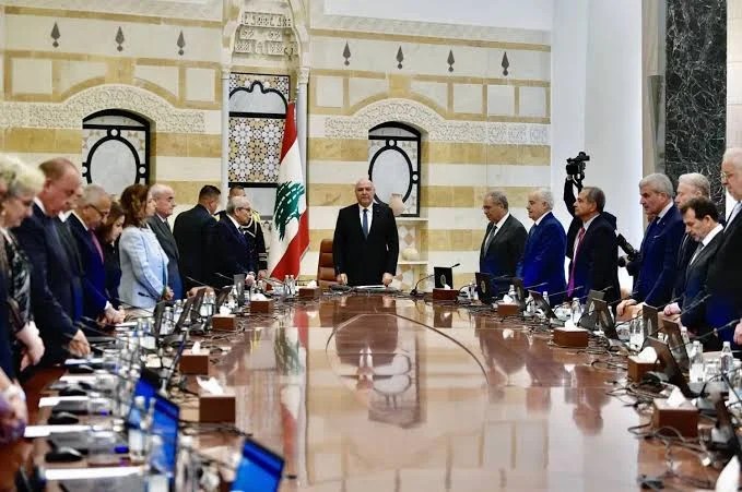 الحكومة اللبنانية تكلف الجيش بخطة لحصرية السلاح قبل نهاية العام