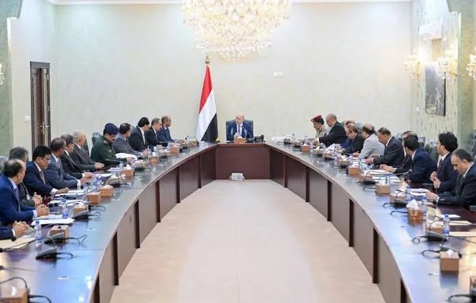 اليمن يشهر سلاح الاقتصاد لمواجهة الحرب الحوثية.. من أين يبدأ؟