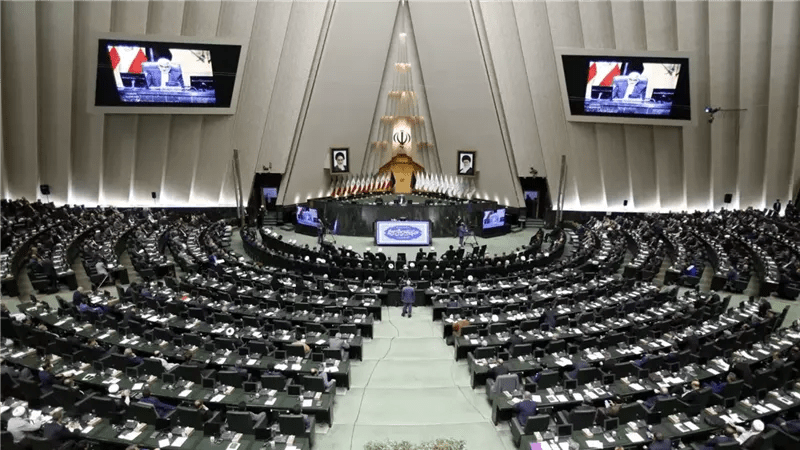 صراع داخل البرلمان الإيراني يعطل الحسم بشأن «معاهدة حظر الانتشار النووي»