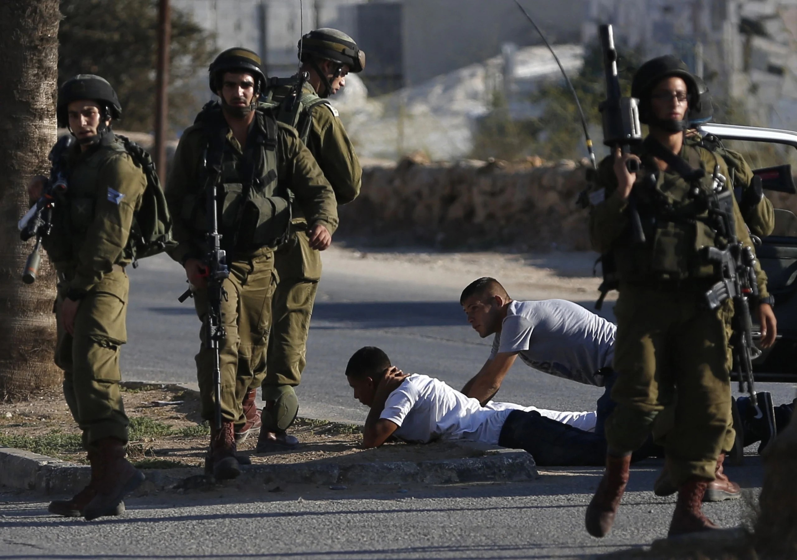 حملات الاعتقال في الضفة.. سياسة ممنهجة لإعادة تشكيل المشهد الفلسطيني