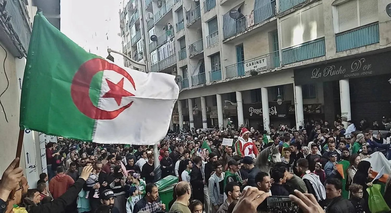 كيف واجهت الجزائر الشائعات حول إضراب التجار؟