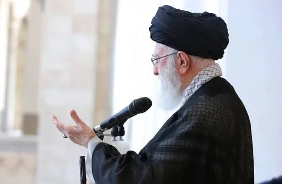 خامنئي يتهم واشنطن بإشعال الفتنة وترمب يدعو لقيادة جديدة