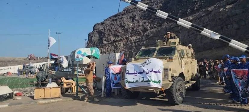 عدن تودع المعسكرات وتستعيد نبض الحياة.. هل تبدأ مرحلة الاستقرار؟