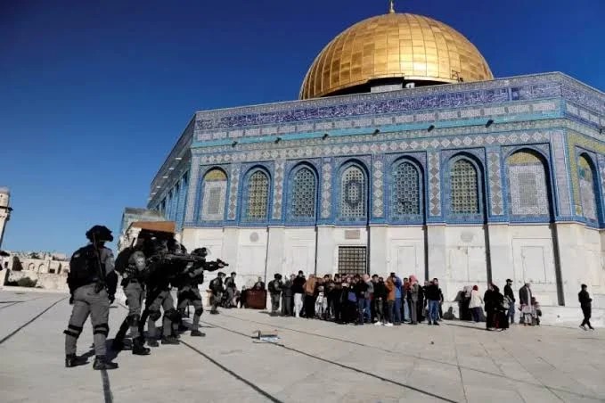شظايا الصواريخ فوق الأقصى.. هل أصبحت القدس ساحة مفتوحة لتداعيات الصراع الإقليمي؟