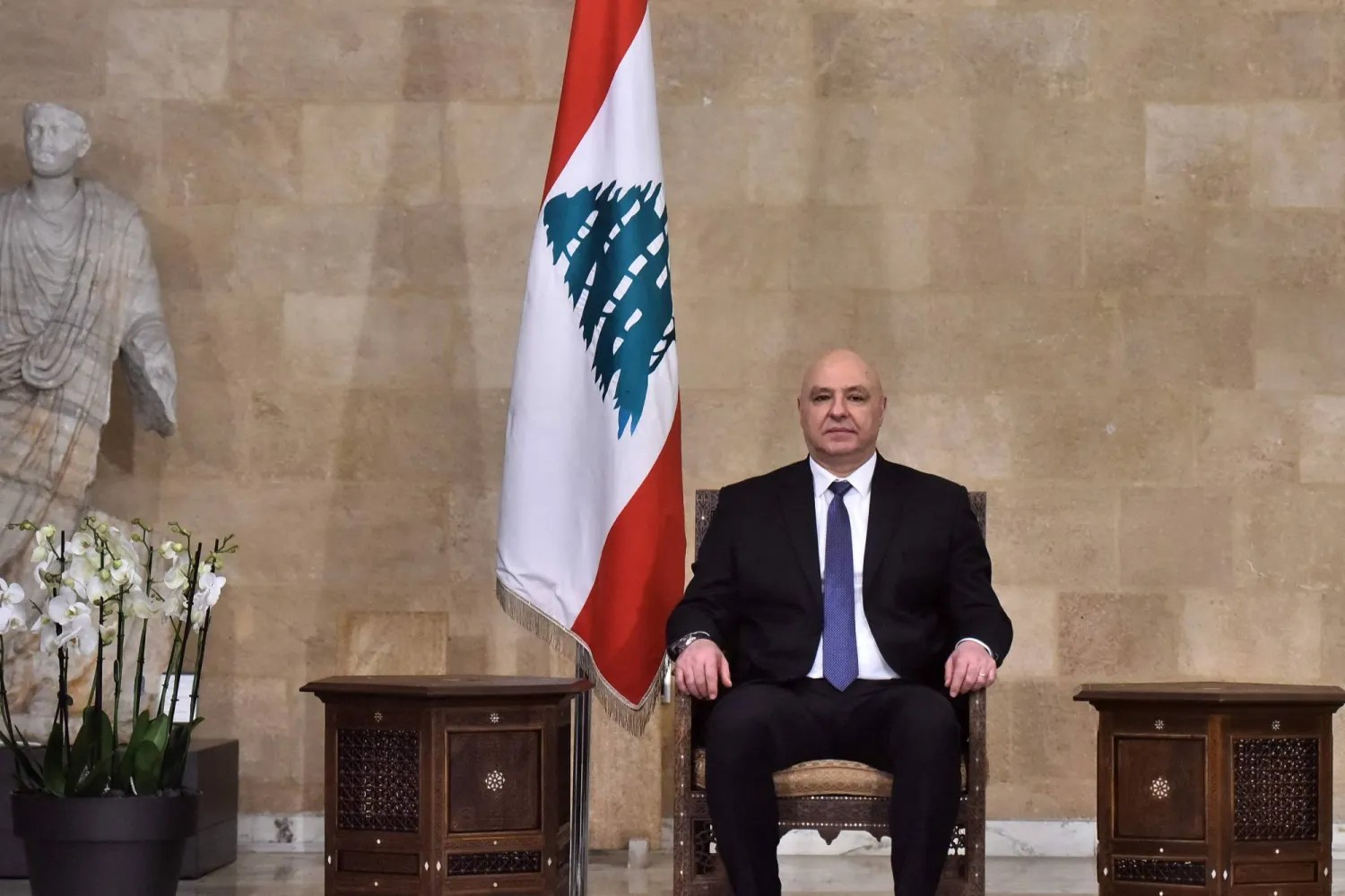 زيارة عون لواشنطن.. هل تنقذ هدنة لبنان الهشة؟
