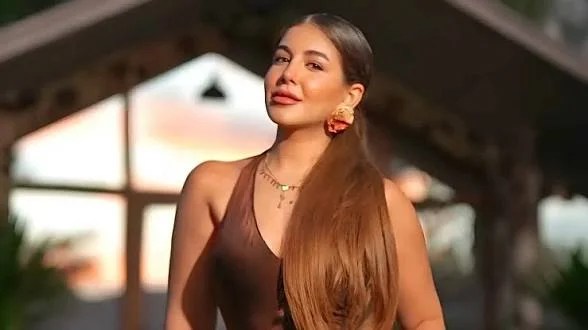 صور من خطوبة ملك قورة.. أجواء عائلية تجمعها برجل أعمال