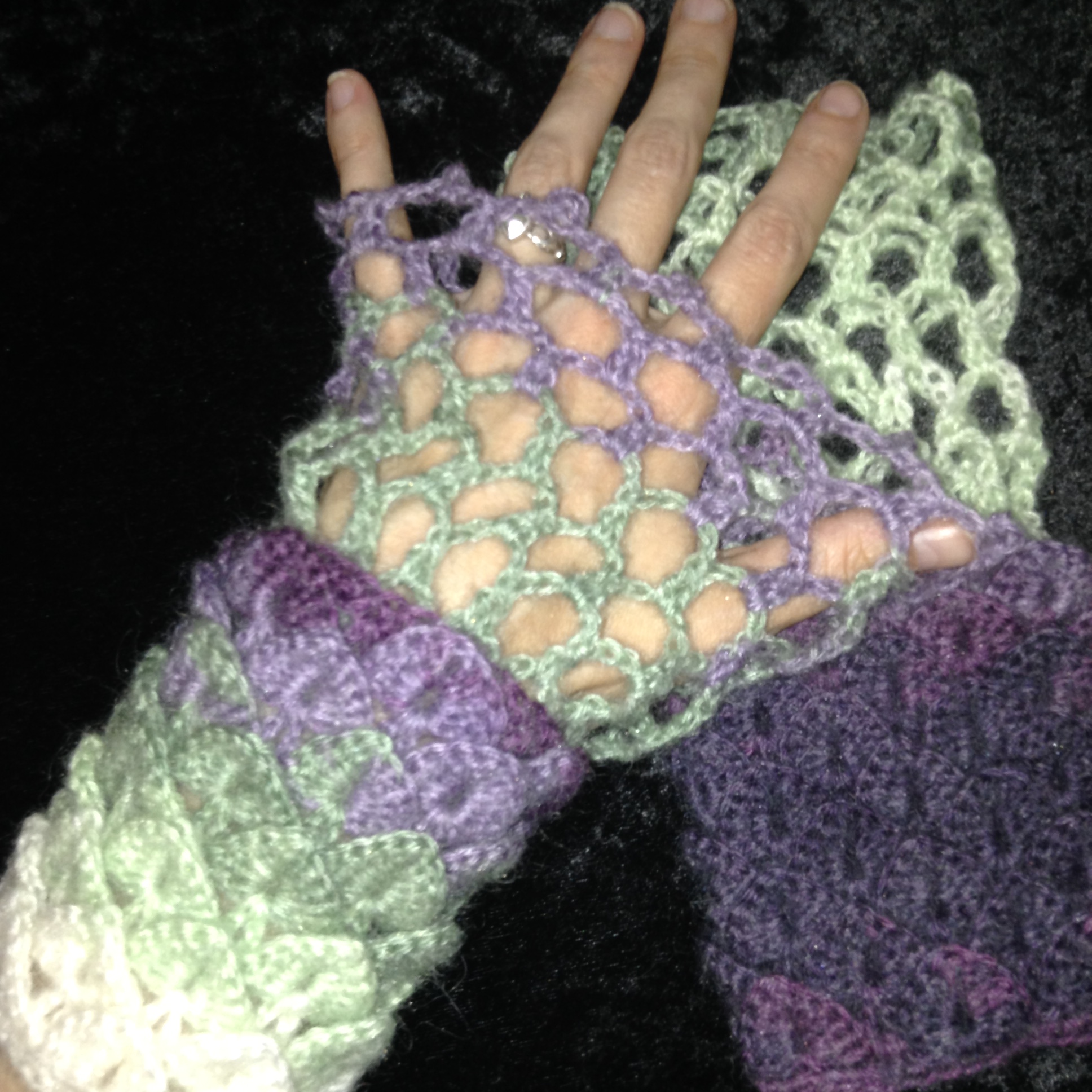 Honeycomb Dragon Wristwarmers