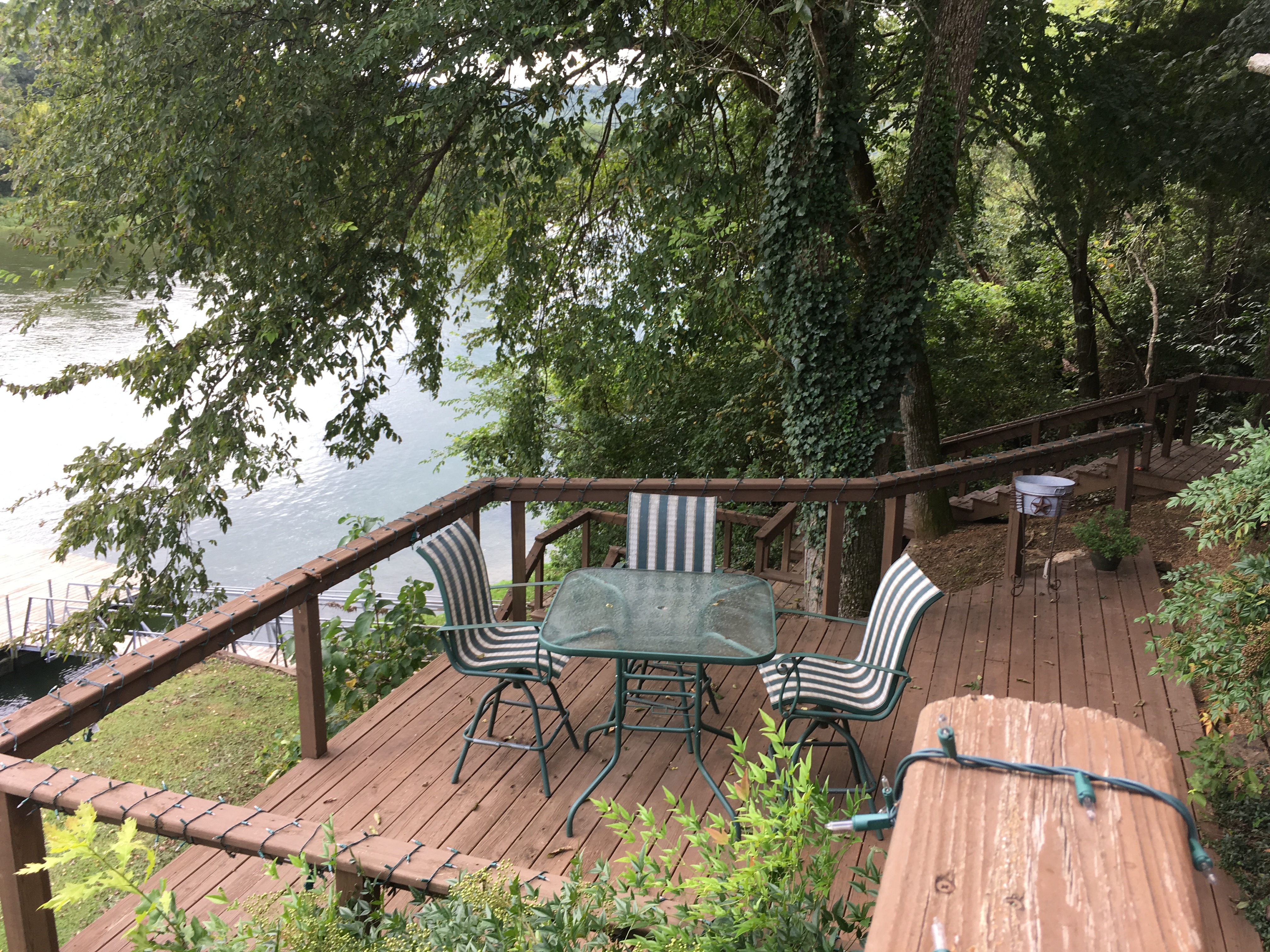 Cedarwood Lodge Dining Deck