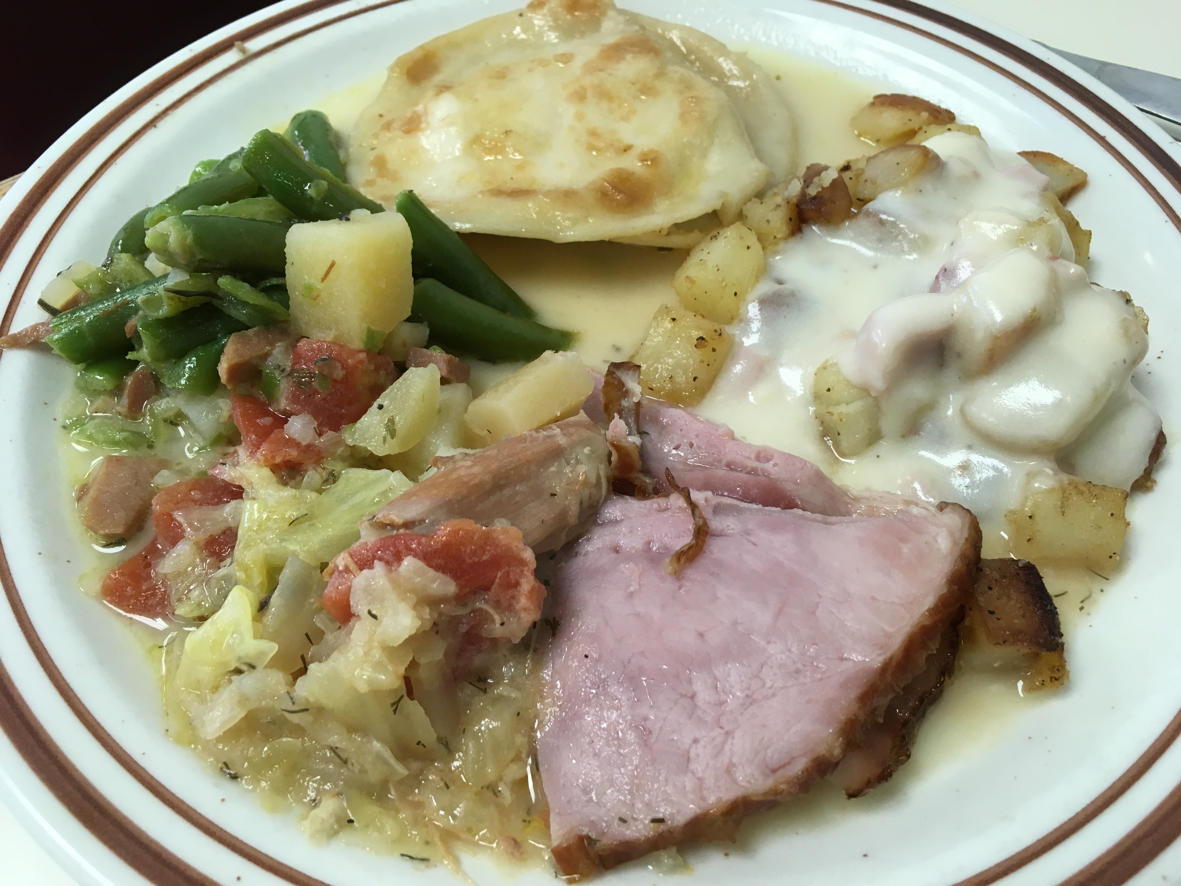 Roadfood ~ The Roadtripper's Companion
