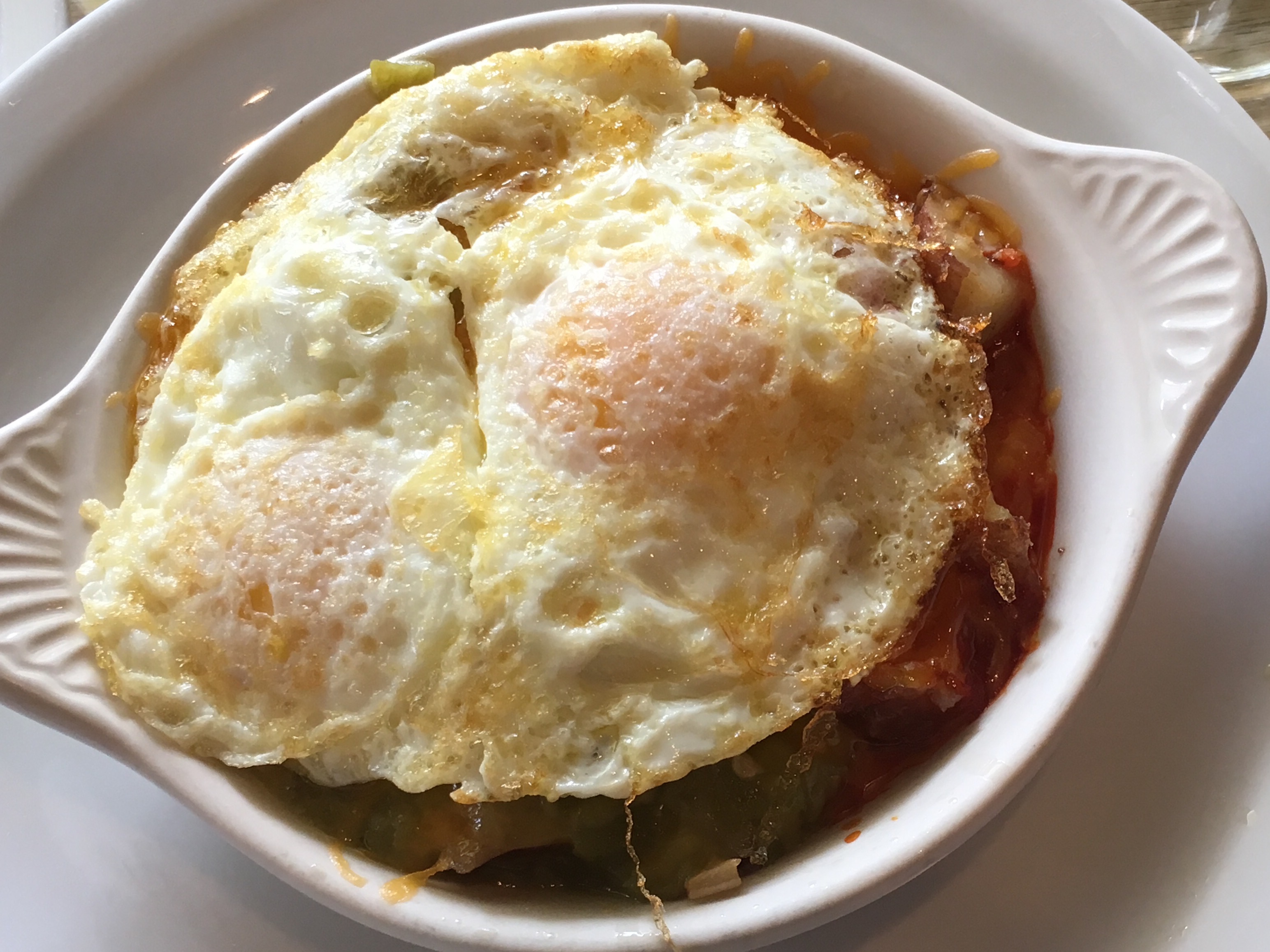 Roadfood ~ The Roadtripper's Companion
