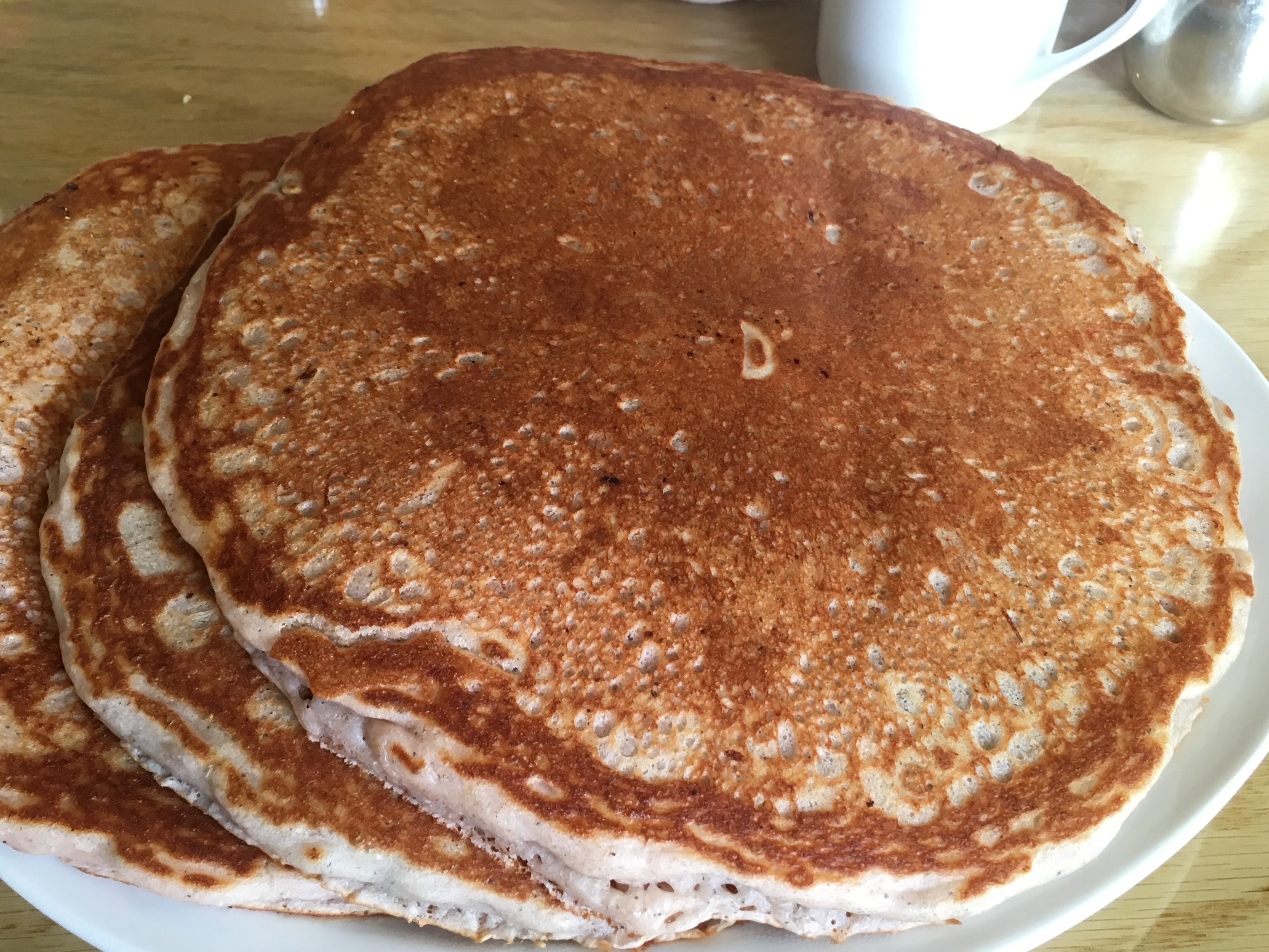 Roadfood ~ The Roadtripper's Companion
