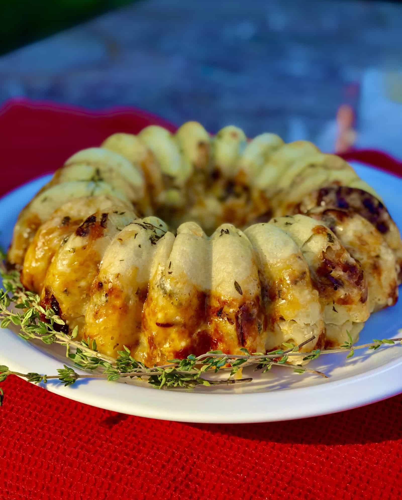 Smoked Gouda and Caramelized Onion Pull Apart Bread