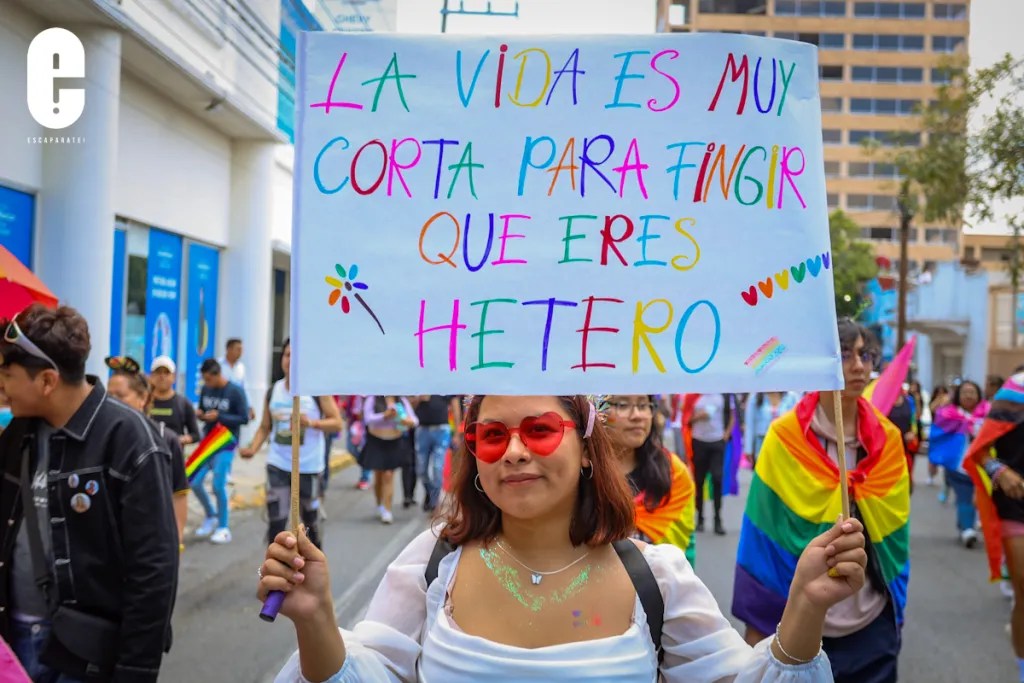 La tradicional Marcha del Orgullo LGBTTTIQ+ de Toluca estuvo llena de celebración, protesta y momentos emotivos se veían en las calles