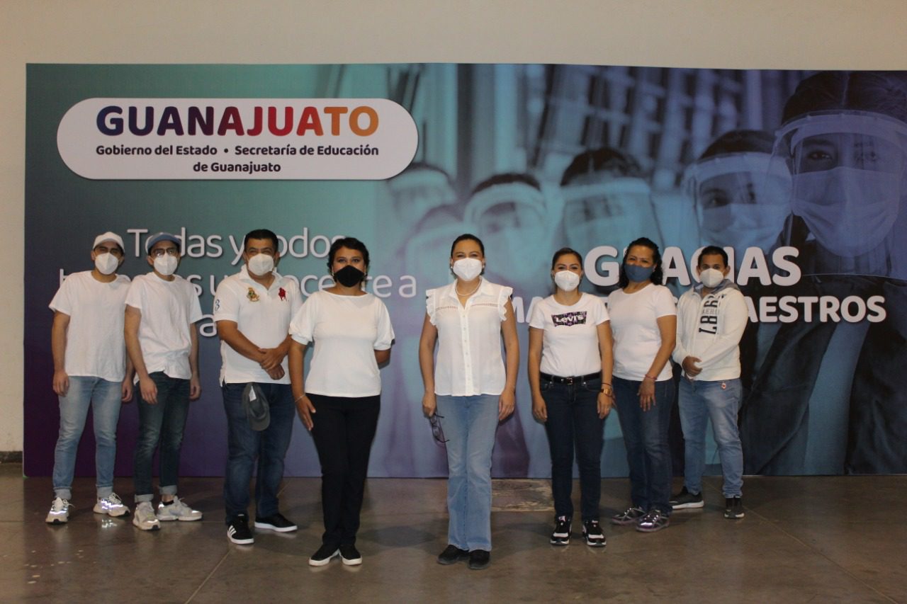 Ya hay PROFESORES y personal educativo VACUNADO en GUANAJUATO