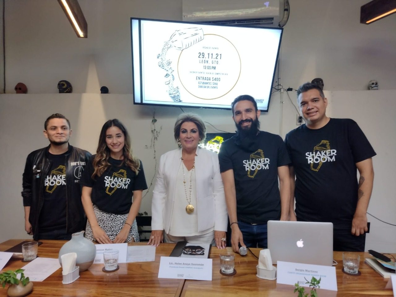 Presentan Shaker Room evento de mixología