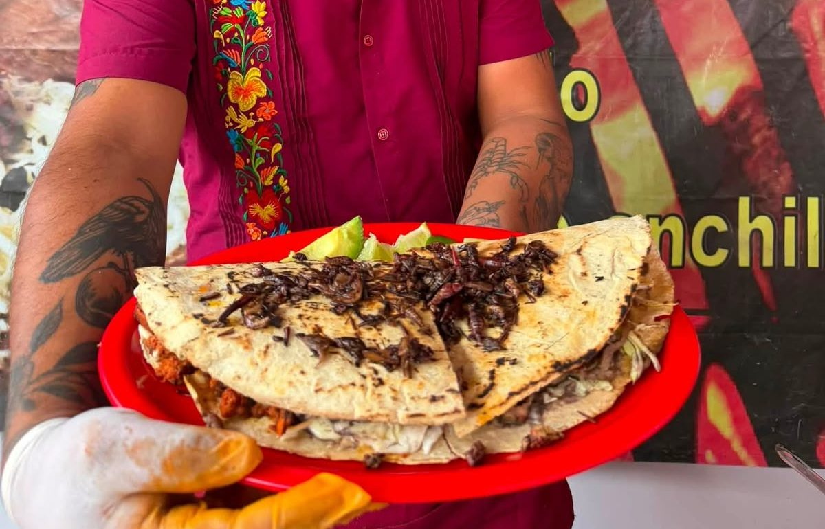 Oaxaca llega a León: tlayudas, barro negro y Guelaguetza en el Expiatorio