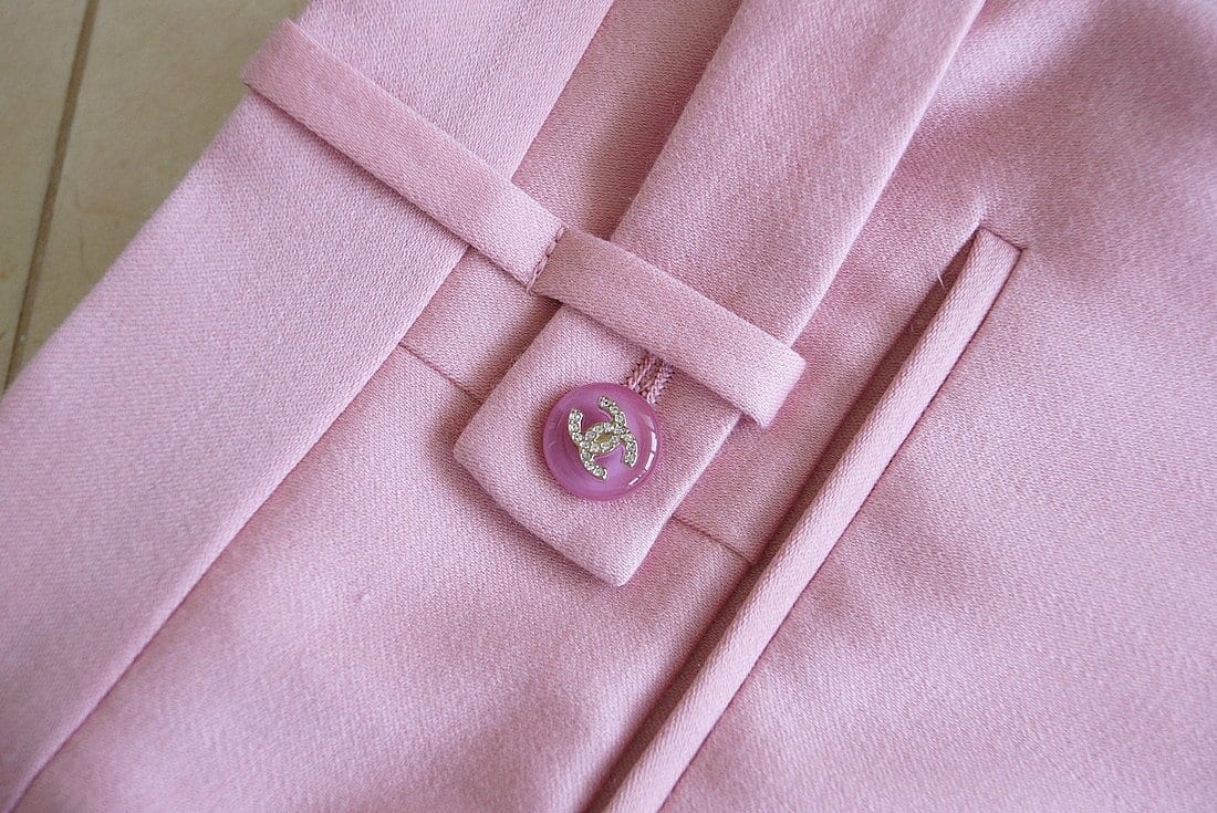 CHANEL*シャネル　巻きスカート　ラップ　プリーツ　ストレッチ　ピンク　36 Chanel Pant French Pink Fringed Cuff 38 | Mightychic