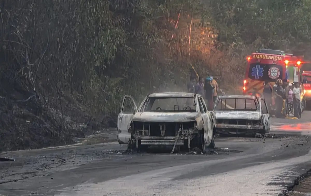 Dos personas murieron tras incendiarse un tanquero en Limón Indanza