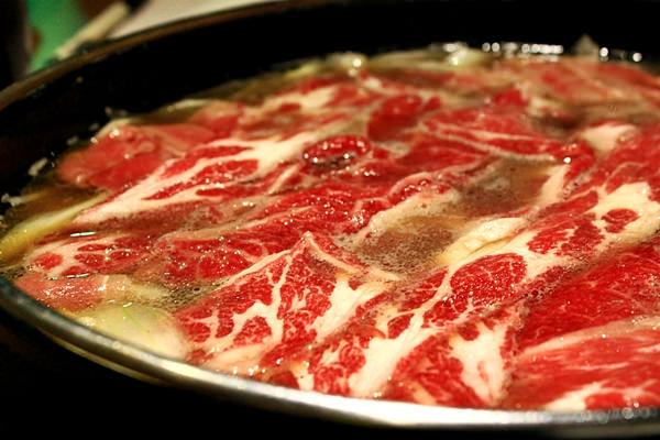 台北》極燒日式壽喜燒吃到飽之下雨天就要大餐吃好好 超飽食記