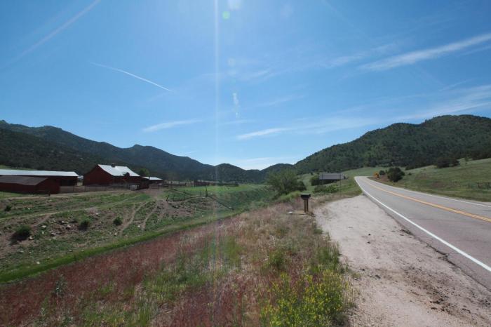 Beautiful views past Royal Gorge by Grimble Mountain.