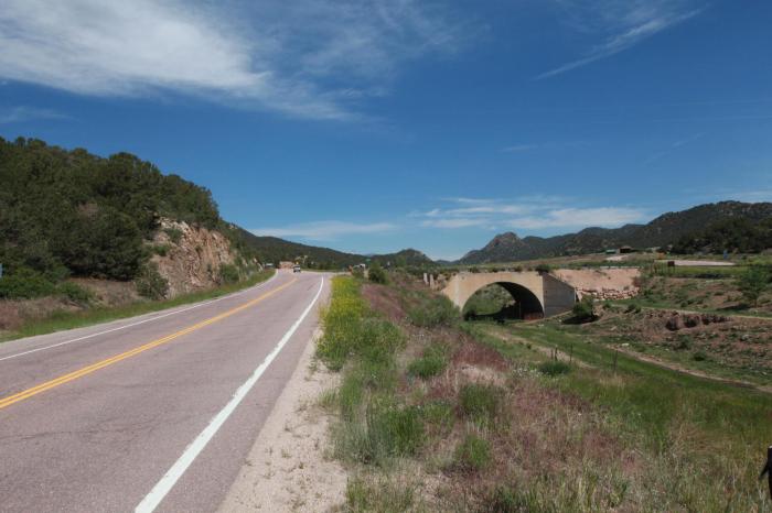 Beautiful views past Royal Gorge by Grimble Mountain.