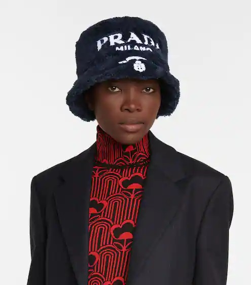 модные шапки осень зима 2021 весна 2022 тренд шляпа ведро Prada
