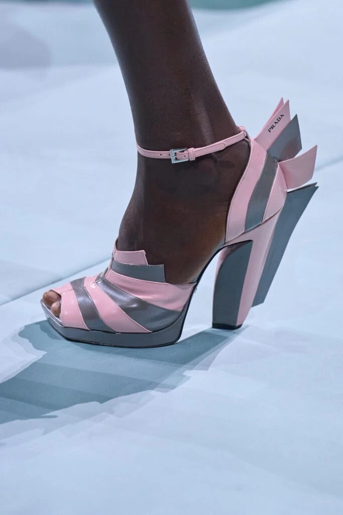 модная женская обувь весна лето 2025 тренд peep-toe