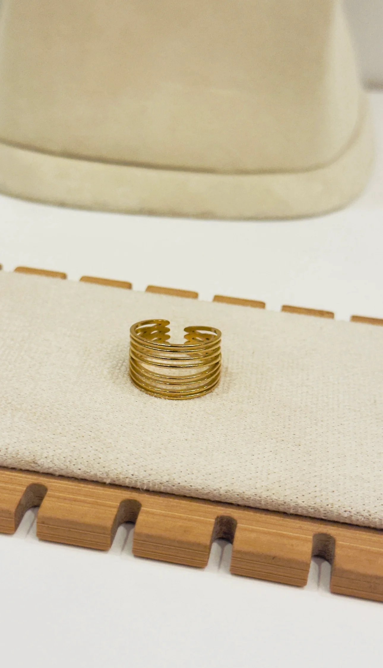 Adjustable layered ring