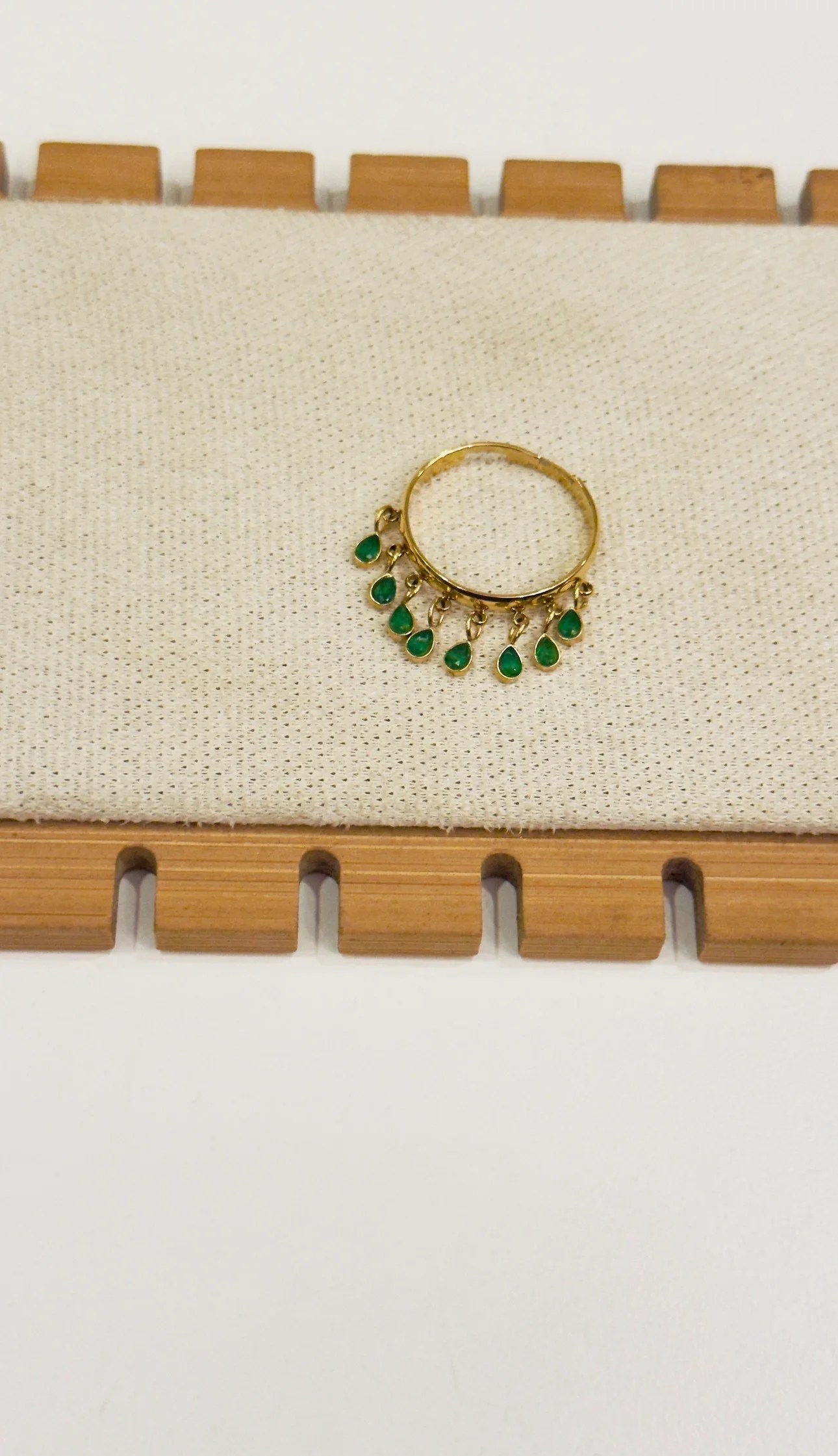 Adjustable stone rings