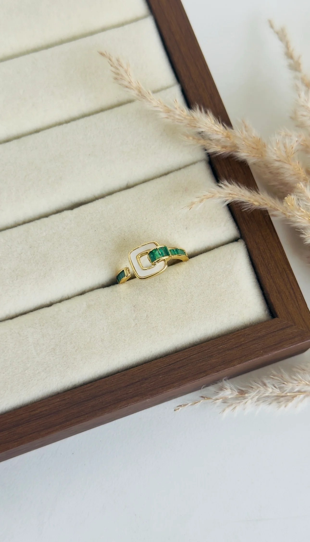 Elara Adjustable Ring