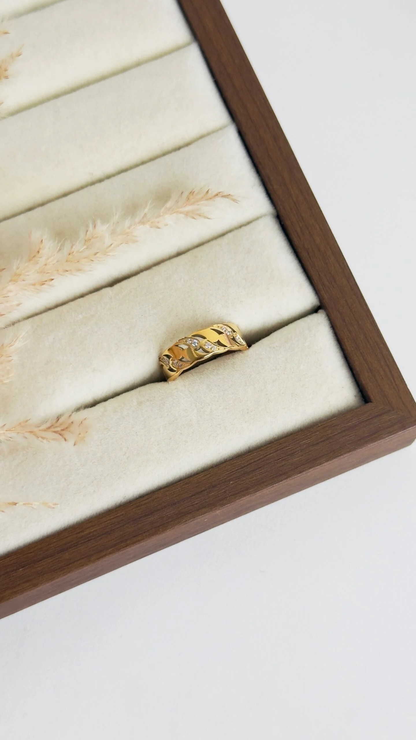 18K Crystal Ring