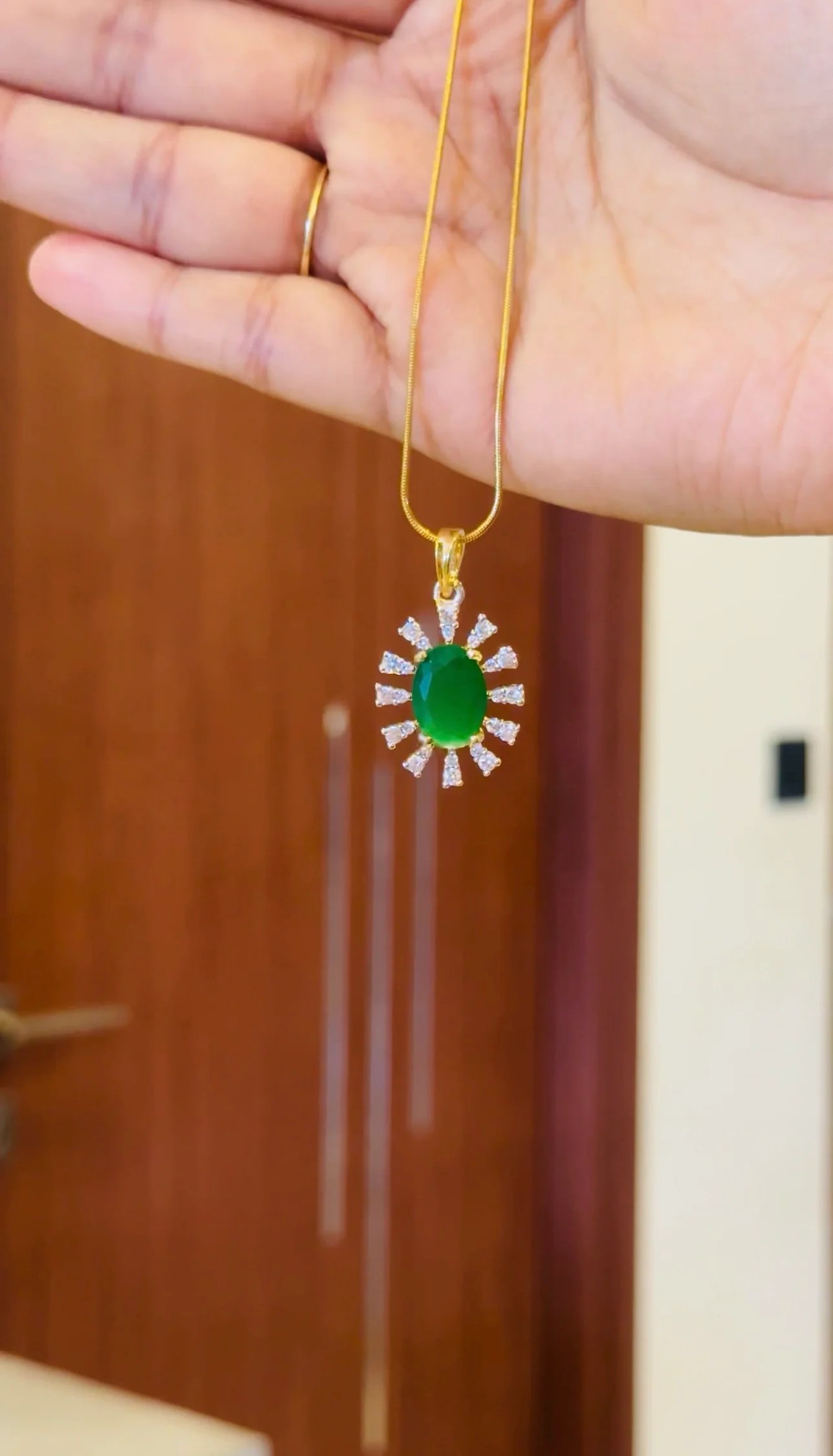 Diamond replica pendant set (Emerald)